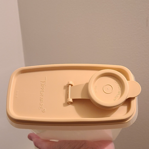 Vintage Tupperware Small Store-n-Pour - Picture 2 of 6